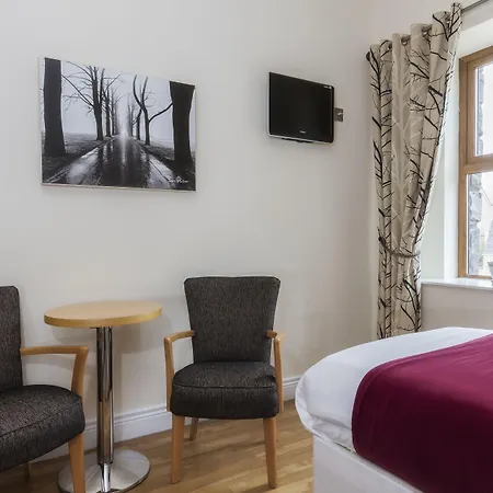 The Coach House 3*