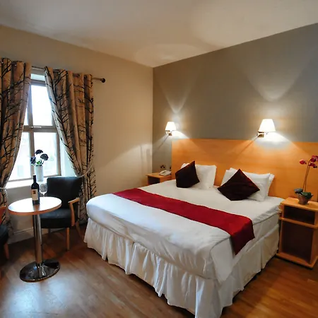 The Coach House 3*