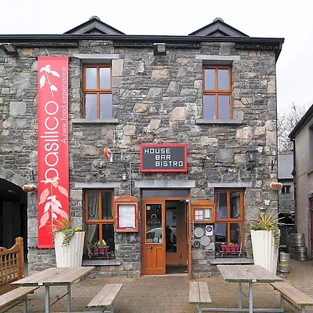 The Coach House فندق