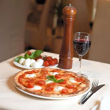 فندق The Coach House 3*